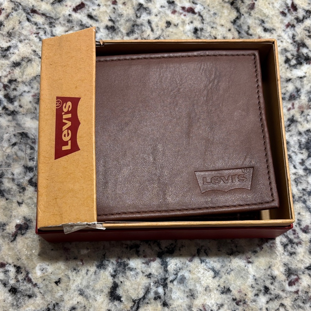 Levi's Brown Leather Wallet NIB Men's New